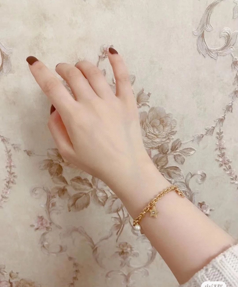 chr1st1an D10r bracelets